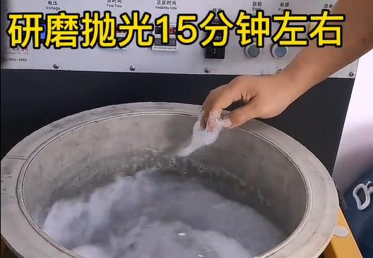 正在高精密鋁制儀器外殼拋光清洗去毛刺 正在高精密鋁制儀器外殼拋光清洗去毛刺